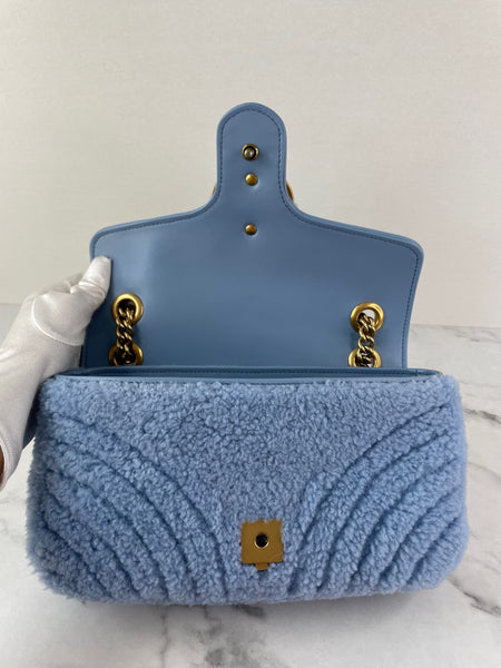 GUCCI Cadet Blue Small GG Marmont leather-trimmed matelassé shearling shoulder/crossbody bag