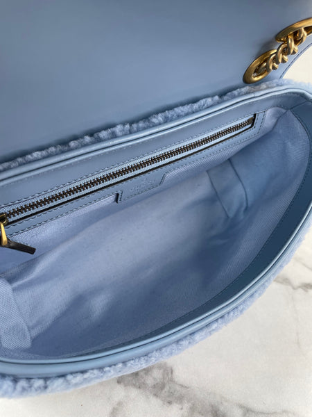 GUCCI Cadet Blue Small GG Marmont leather-trimmed matelassé shearling shoulder/crossbody bag