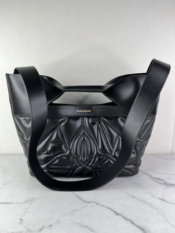 ALEXANDER MCQUEEN Black Calfskin Quilted Small The Bow Shoulder/Crossbody Bag