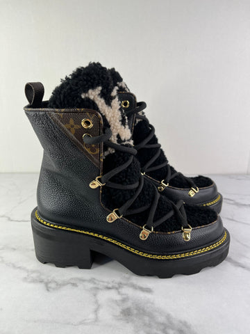 Louis Vuitton Black Grained Calfskin Shearling LV Beaubourg Ankle Boots Size 37