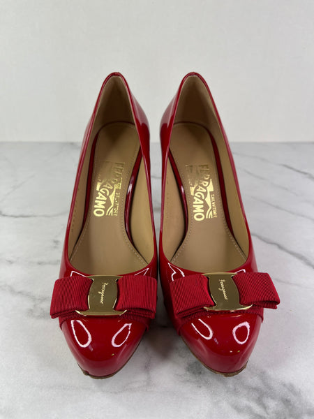 Ferragamo Red Rosso Patent Pimpa Rounded Toe Bow Pumps Size 6