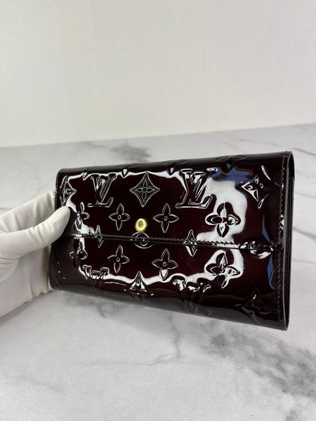 Louis Vuitton Amarante Monogram Vernis Sarah Wallet