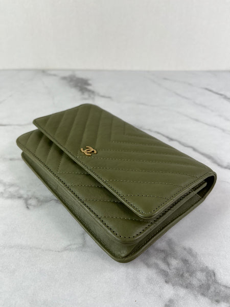 CHANEL Chevron Green Wallet on Chain Crossbody/Shoulder Bag