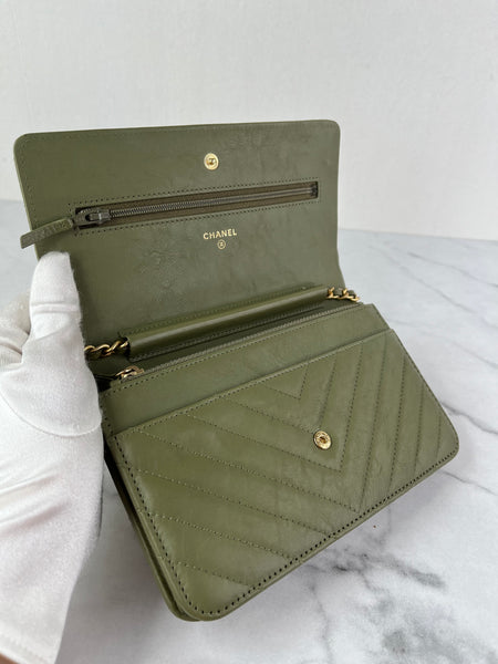 CHANEL Chevron Green Wallet on Chain Crossbody/Shoulder Bag