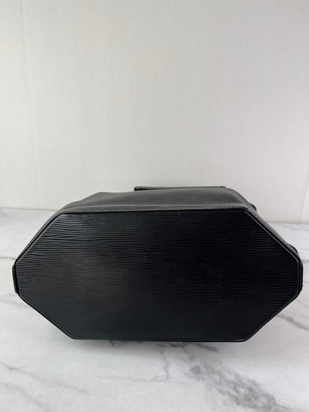 LOUIS VUITTON Black Epi Sac D’epaule GM Shoulder Bag