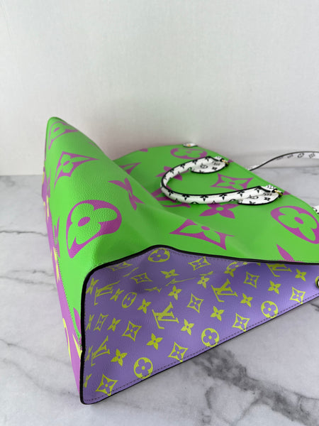 LOUIS VUITTON Multicolor Monogram Giant Onthego GM Shoulder Bag