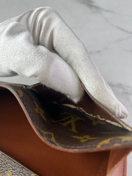 LOUIS VUITTON Monogram Sarah Wallet (with crossbody chain)