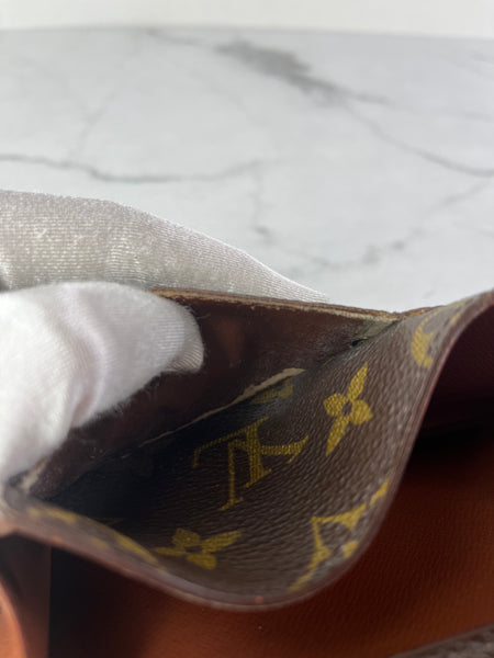 LOUIS VUITTON Monogram Sarah Wallet (with crossbody chain)