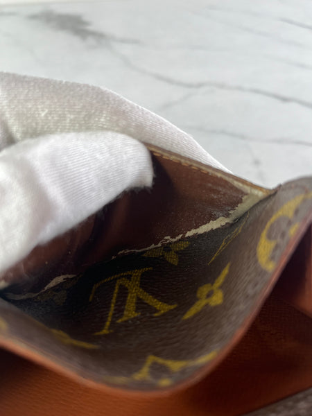 LOUIS VUITTON Monogram Sarah Wallet (with crossbody chain)