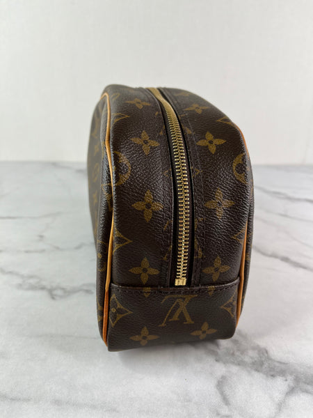 LOUIS VUITTON Monogram Toiletry Bag 25