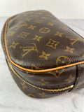 LOUIS VUITTON Monogram Toiletry Bag 25