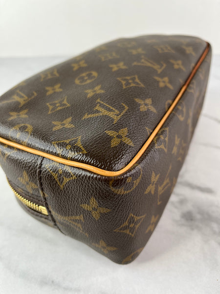 LOUIS VUITTON Monogram Toiletry Bag 25