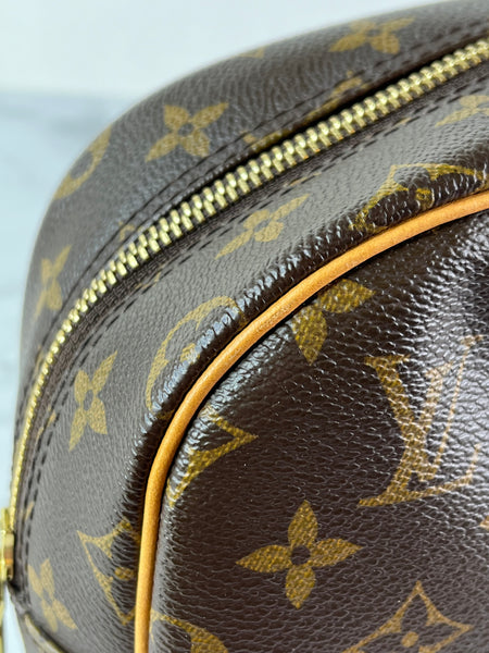 LOUIS VUITTON Monogram Toiletry Bag 25