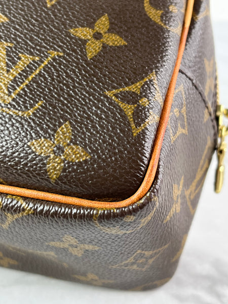 LOUIS VUITTON Monogram Toiletry Bag 25