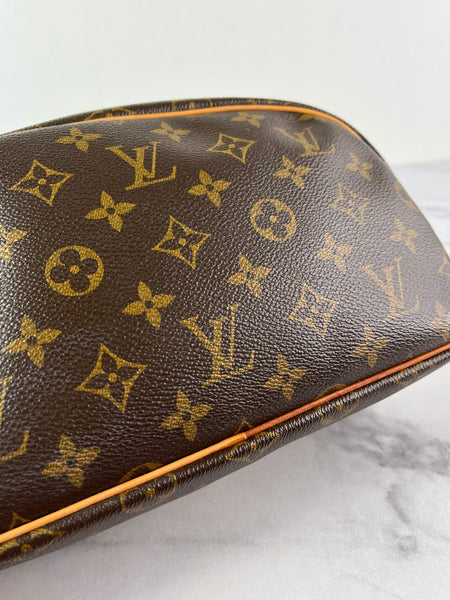 LOUIS VUITTON Monogram Toiletry Bag 25
