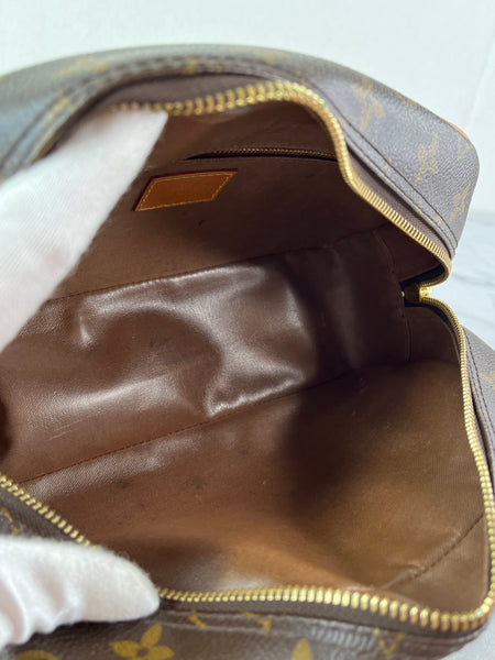 LOUIS VUITTON Monogram Toiletry Bag 25
