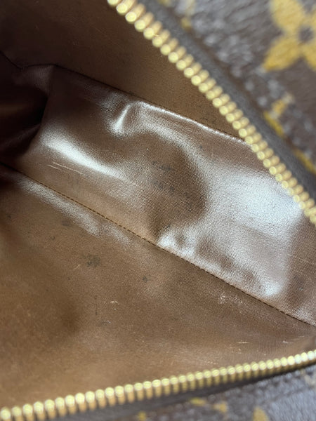 LOUIS VUITTON Monogram Toiletry Bag 25