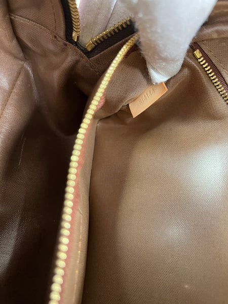 LOUIS VUITTON Monogram Toiletry Bag 25