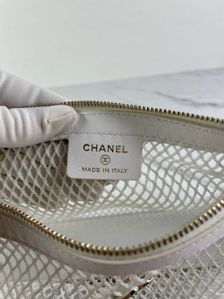 Chanel White Mesh/Lambskin Crossbody/Shoulder Bag with Pouch