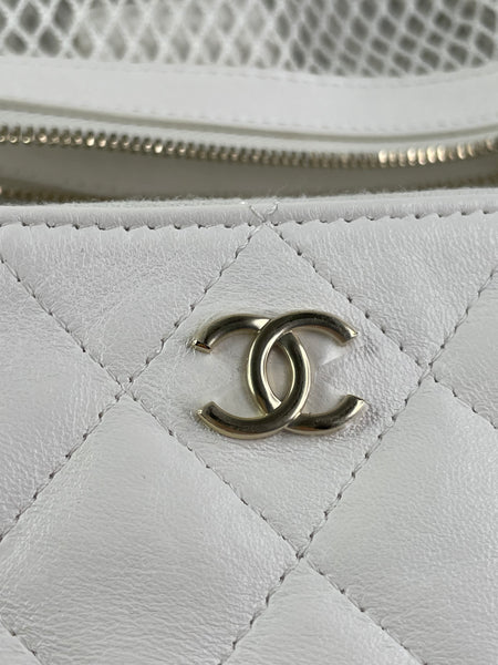 Chanel White Mesh/Lambskin Crossbody/Shoulder Bag with Pouch