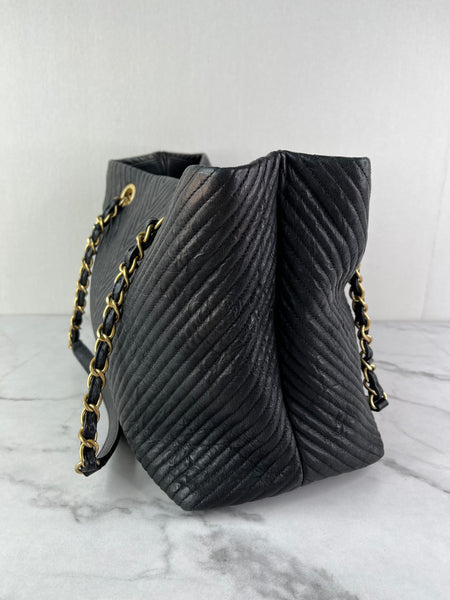 CHANEL Black Wrinkled Lambskin Chevron Quilted Surpique Tote Shoulder Bag