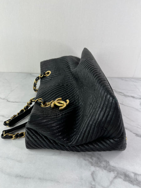 CHANEL Black Wrinkled Lambskin Chevron Quilted Surpique Tote Shoulder Bag