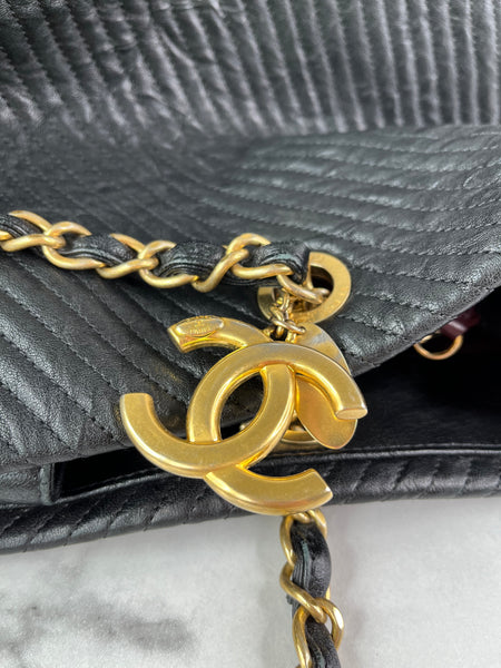 CHANEL Black Wrinkled Lambskin Chevron Quilted Surpique Tote Shoulder Bag