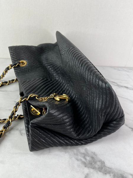 CHANEL Black Wrinkled Lambskin Chevron Quilted Surpique Tote Shoulder Bag