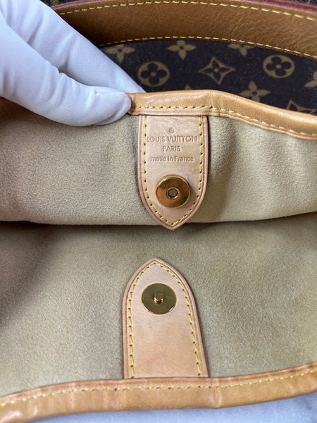 LOUIS VUITTON Monogram Galliera PM Shoulder Bag