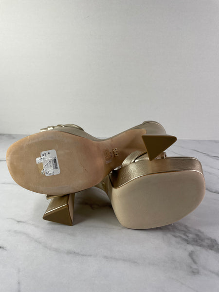 Badgley Mischka Alora Champagne Platform Sandals Size 8.5