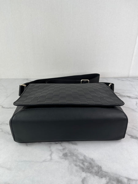 LOUIS VUITTON Unisex Black Damier Infini Leather District PM Messenger Crossbody/Shoulder Bag