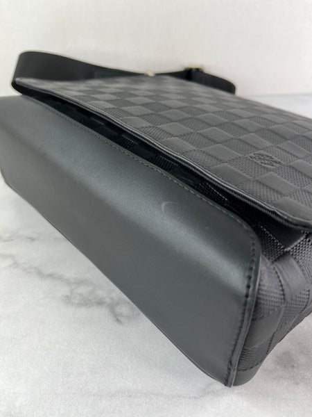 LOUIS VUITTON Unisex Black Damier Infini Leather District PM Messenger Crossbody/Shoulder Bag