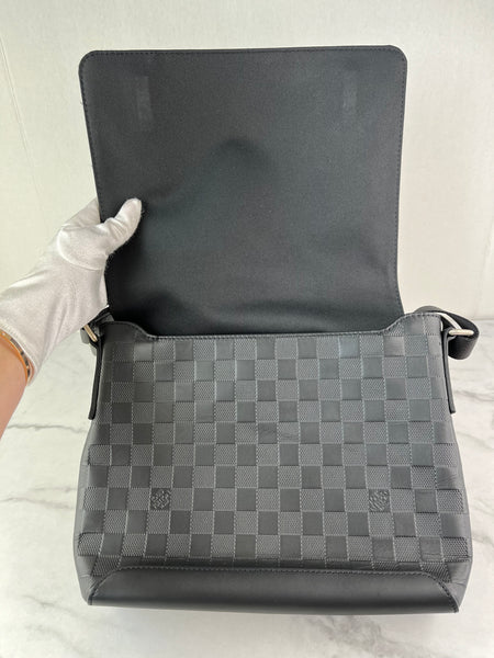LOUIS VUITTON Unisex Black Damier Infini Leather District PM Messenger Crossbody/Shoulder Bag