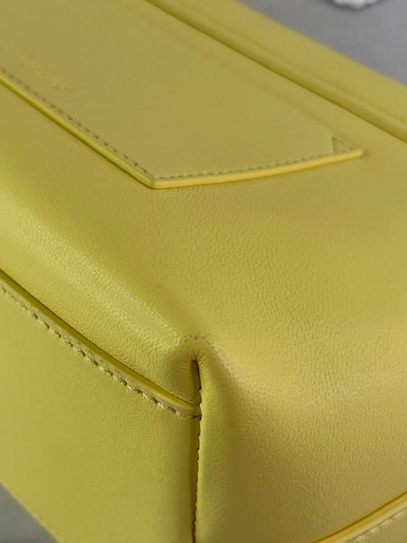 JACQUEMUS Light Yellow Le Rond Carré leather shoulder bag