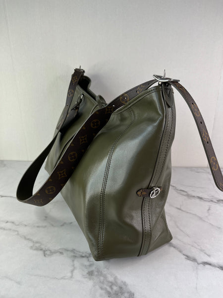 LOUIS VUITTON CarryAll Vibe MM Dark Kaki Shoulder/Crossbody Bag