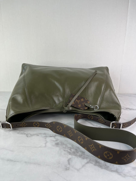 LOUIS VUITTON CarryAll Vibe MM Dark Kaki Shoulder/Crossbody Bag