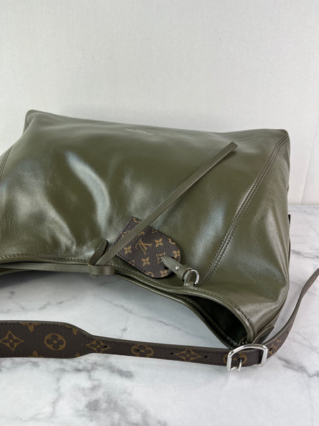 LOUIS VUITTON CarryAll Vibe MM Dark Kaki Shoulder/Crossbody Bag