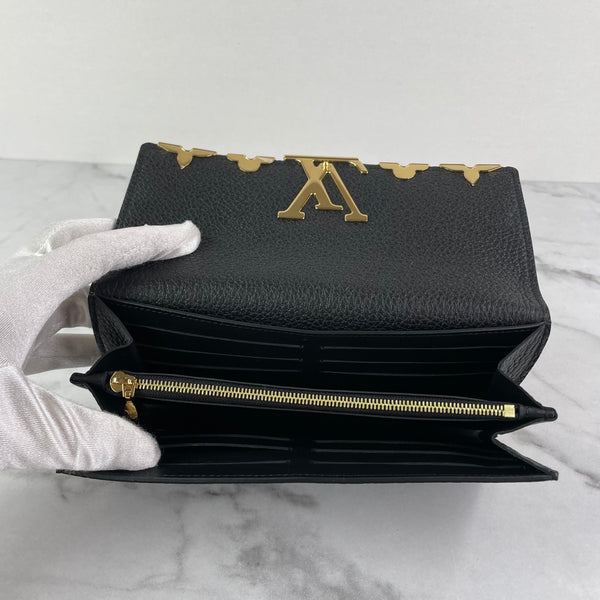 LOUIS VUITTON Black Taurillon Leather Capucines Wallet