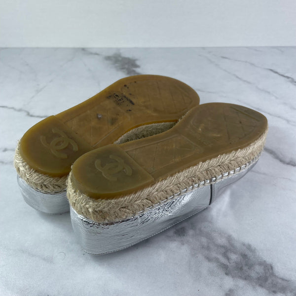 CHANEL Silver Metallic Laminated CC Espadrilles Size 37