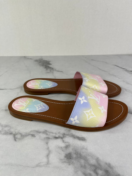 LOUIS VUITTON Escale Pastel Lock It Monogram Flat Mules Size 37
