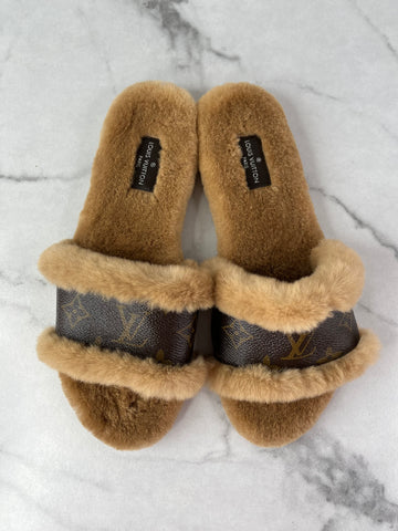 LOUIS VUITTON Monogram Canvas / Shearling Mink Fur Lock It Mule Slides Size 37