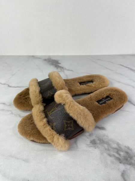 LOUIS VUITTON Monogram Canvas / Shearling Mink Fur Lock It Mule Slides Size 37