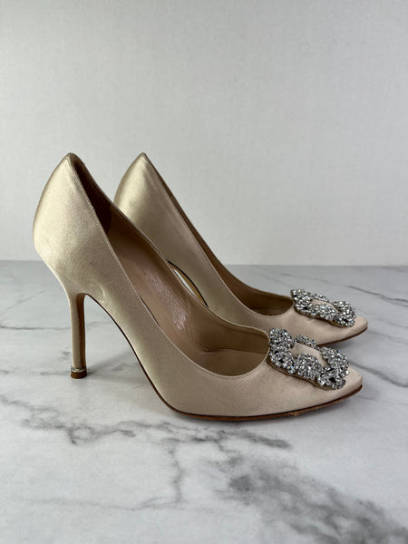 MANOLO BLAHNIK HANGISI Champagne Satin Jewel Buckle Pumps Size 35.5