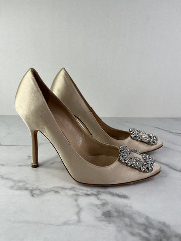 MANOLO BLAHNIK HANGISI Champagne Satin Jewel Buckle Pumps Size 35.5