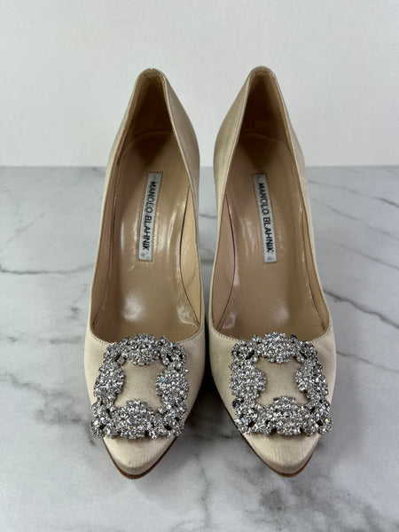 MANOLO BLAHNIK HANGISI Champagne Satin Jewel Buckle Pumps Size 35.5
