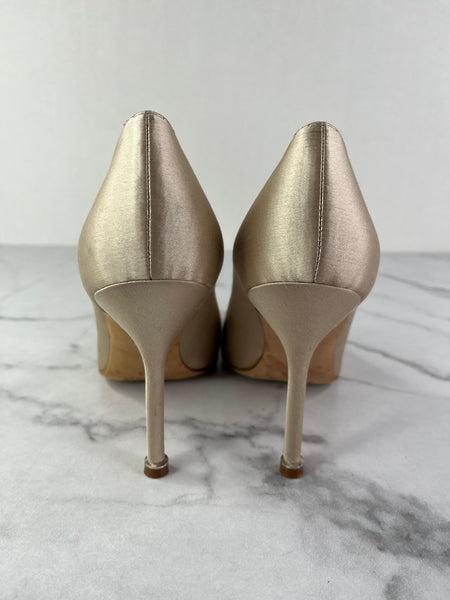 MANOLO BLAHNIK HANGISI Champagne Satin Jewel Buckle Pumps Size 35.5
