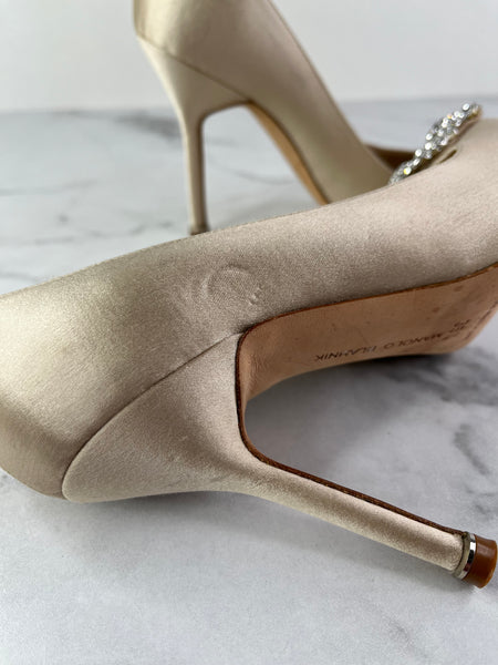 MANOLO BLAHNIK HANGISI Champagne Satin Jewel Buckle Pumps Size 35.5