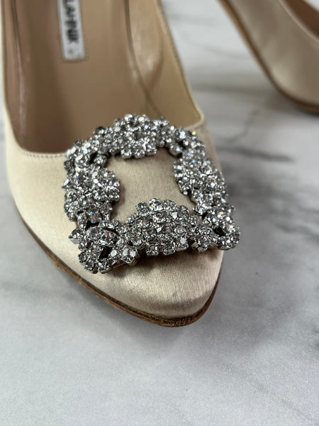 MANOLO BLAHNIK HANGISI Champagne Satin Jewel Buckle Pumps Size 35.5