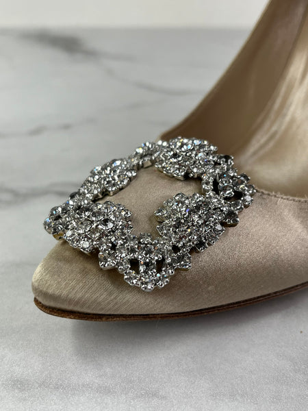 MANOLO BLAHNIK HANGISI Champagne Satin Jewel Buckle Pumps Size 35.5