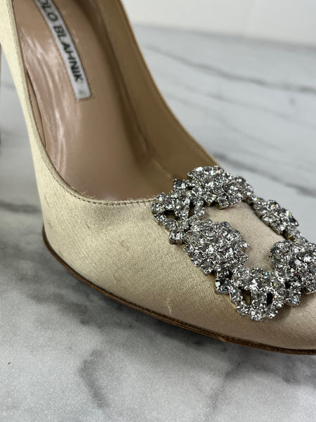 MANOLO BLAHNIK HANGISI Champagne Satin Jewel Buckle Pumps Size 35.5